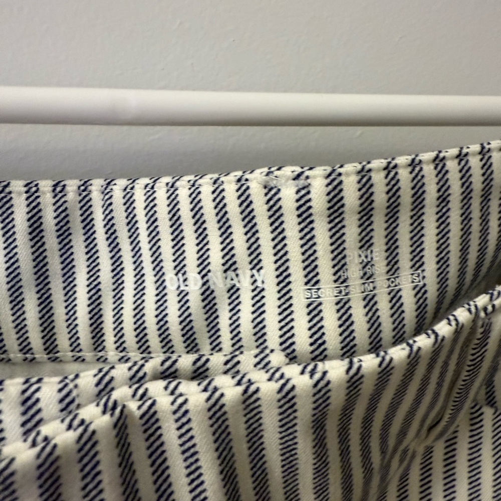 Old navy striped pixie ankle pants - Picture 2 of 3